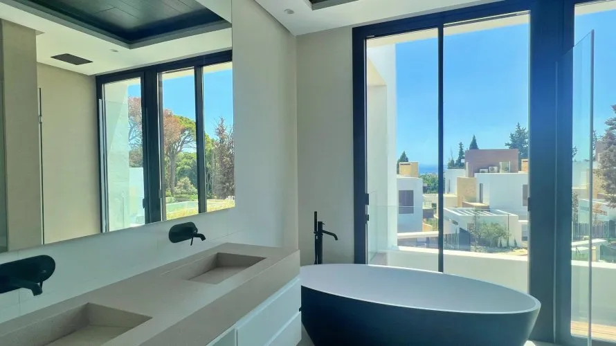 Villa de 4 dormitorios en Marbella, Spain No. 142 № 17