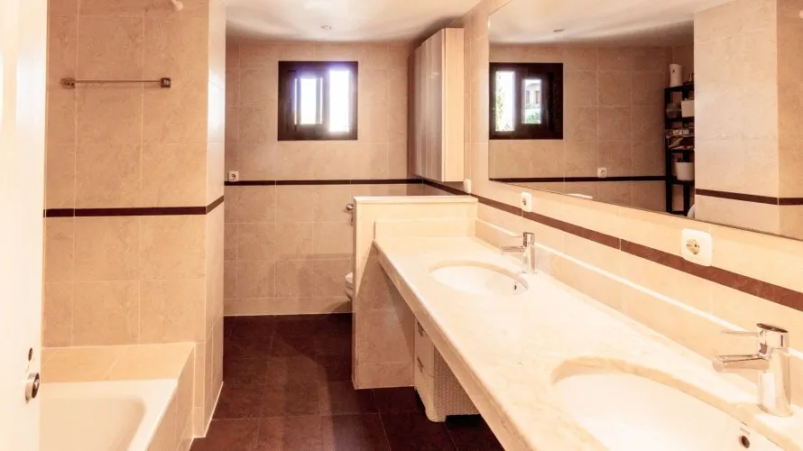 Apartamento de 3 dormitorios en Marbella, Spain No. 275 № 12