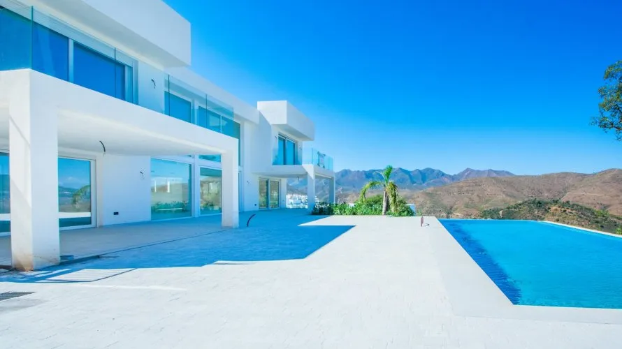 Villa de 4 dormitorios en Marbella, Spain No. 245 № 10