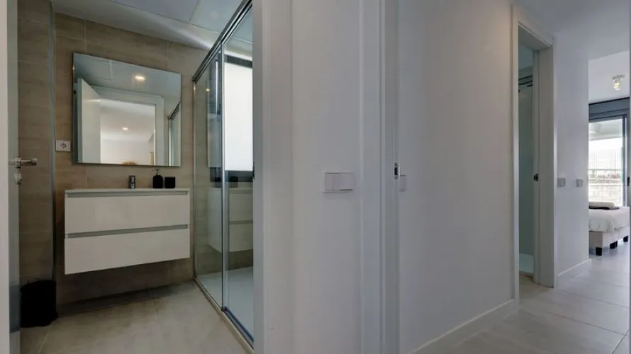 Apartamento de 2 dormitorios en Estepona, Spain No. 416 № 1