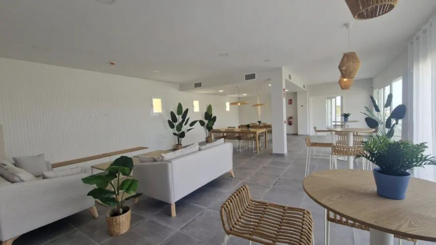 Apartamento de 2 dormitorios en Estepona, Spain No. 422 № 3