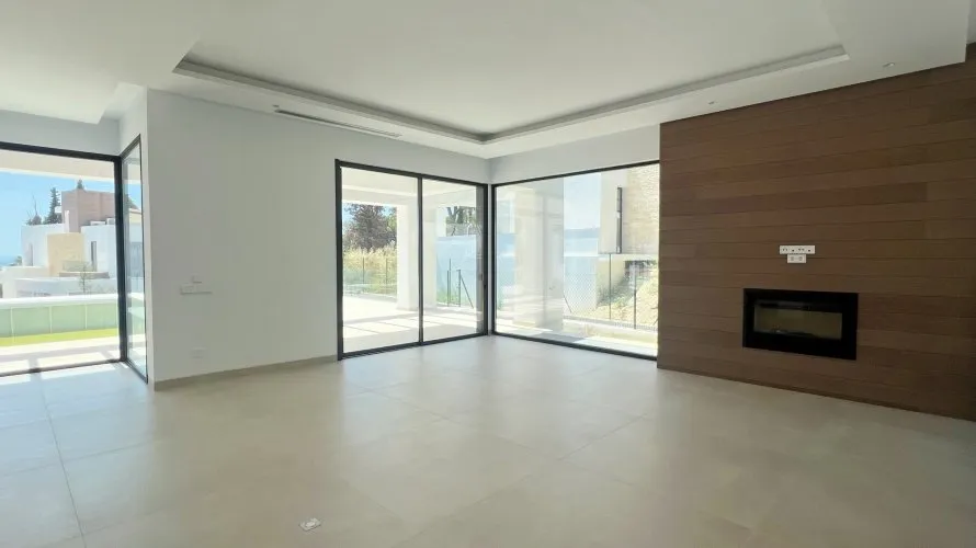 Villa de 4 dormitorios en Marbella, Spain No. 142 № 20