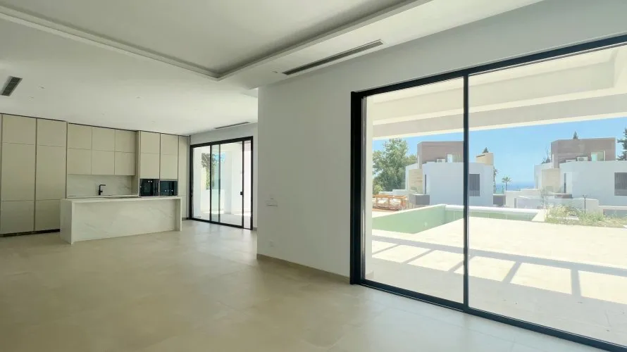 Villa de 4 dormitorios en Marbella, Spain No. 142 № 1