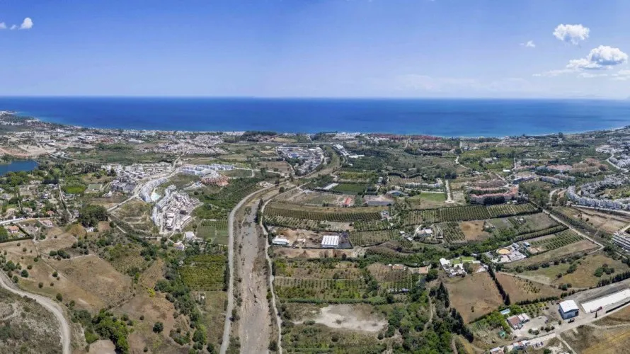 Apartamento de 2 dormitorios en Estepona, Spain No. 237 № 3