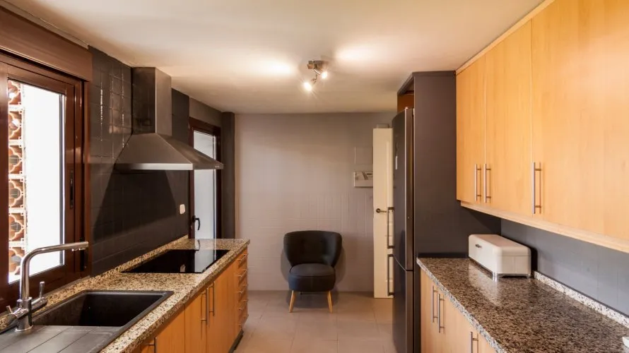 Apartamento de 3 dormitorios en Marbella, Spain No. 275 № 2