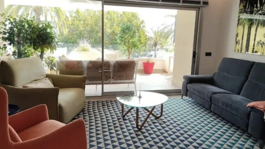 Apartamento de 3 dormitorios en Cortes (San Pedro De Alcantara), Spain No. 419 № 15