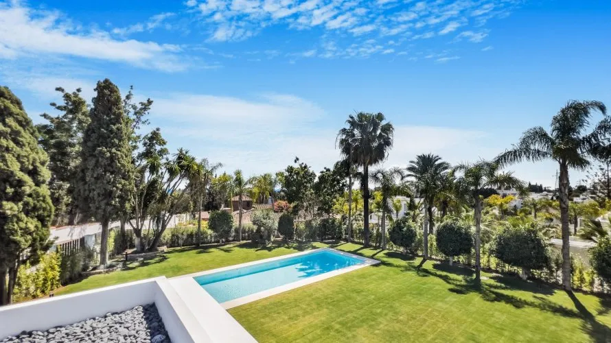 Villa de 6 dormitorios en Marbella, Spain No. 410 № 26