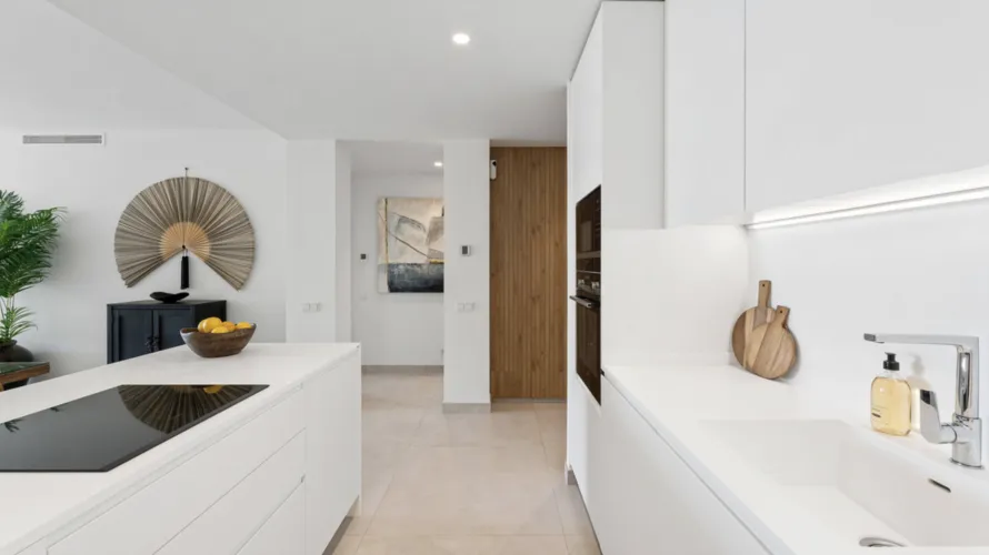 Apartamento de 3 dormitorios en Marbella, Spain No. 408 № 17