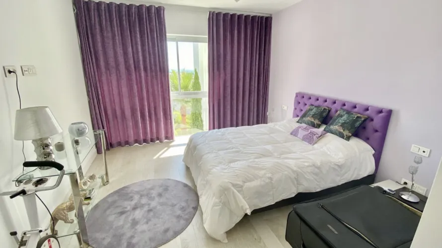 Apartamento de 3 dormitorios en Estepona, Spain No. 423 № 4