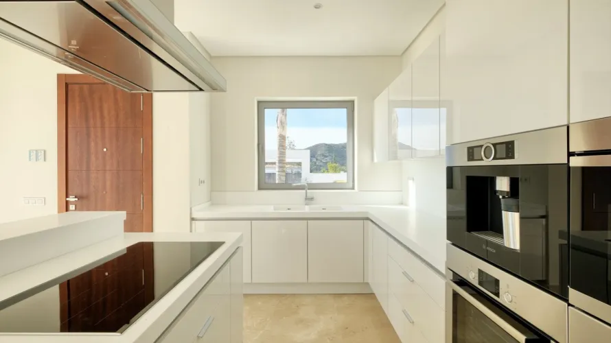 Villa de 4 dormitorios en Benahavís, Spain No. 403 № 4