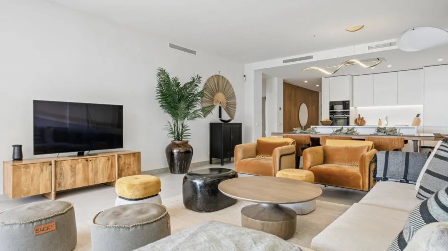 Apartamento de 3 dormitorios en Marbella, Spain No. 408