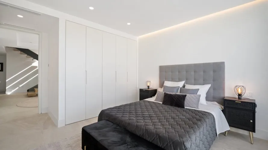 Villa de 4 dormitorios en Río Real, Spain No. 167 № 1