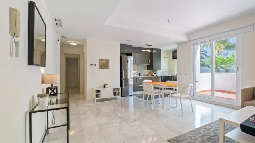 Apartamento de 2 dormitorios en Estepona, Spain No. 416 № 24