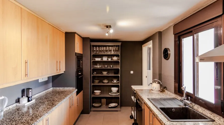 Apartamento de 3 dormitorios en Marbella, Spain No. 275