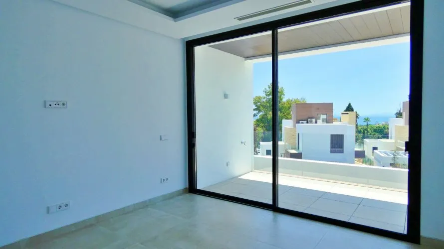 Villa de 4 dormitorios en Marbella, Spain No. 142 № 24