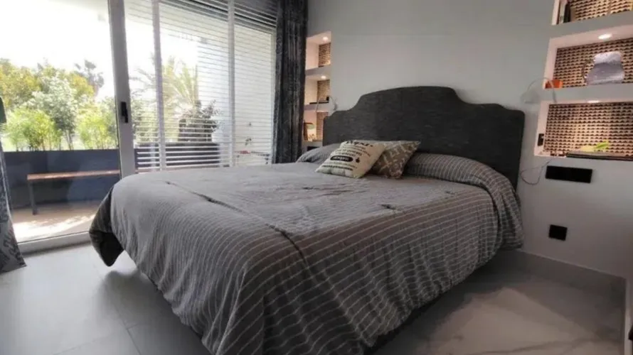 Apartamento de 3 dormitorios en Cortes (San Pedro De Alcantara), Spain No. 419 № 7