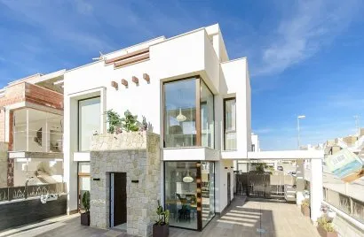 Villa de 3 dormitorios en Playa Honda, Spain No. 670