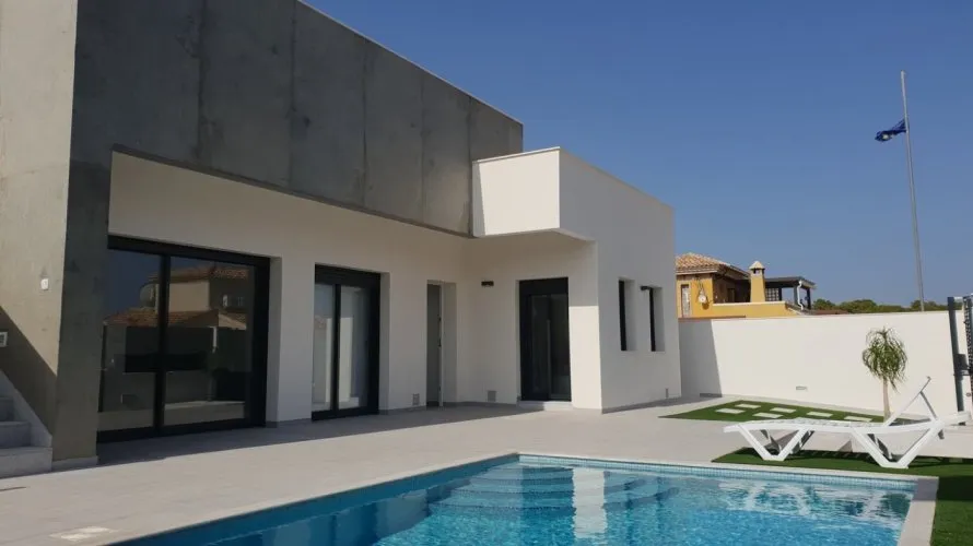 Villa de 3 dormitorios en Pinar De Campoverde, España No. 744 № 1