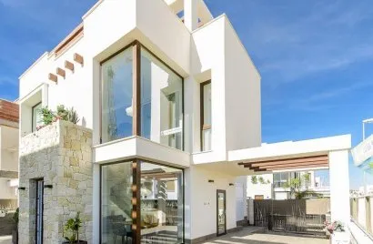 Villa de 3 dormitorios en Ciudad Quesada, Spain No. 665