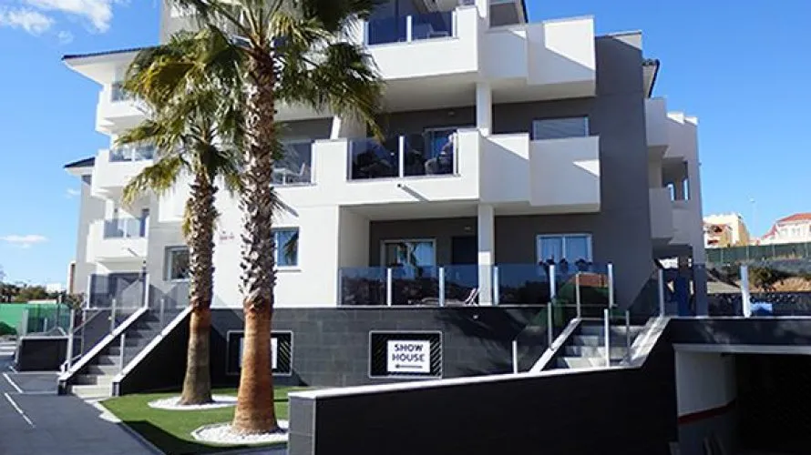 Apartamento de 2 dormitorios en Campoamor, España No. 663 № 7