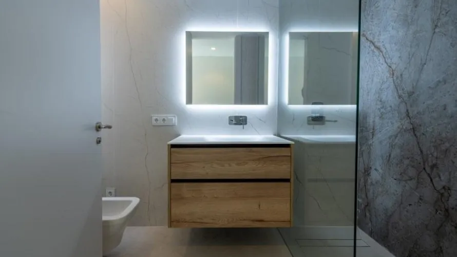 Apartamento de 4 dormitorios en Benidorm, España No. 737