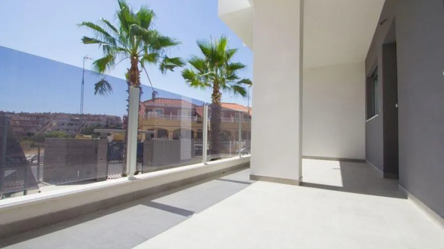 Apartamento de 2 dormitorios en Campoamor, España No. 663 № 6