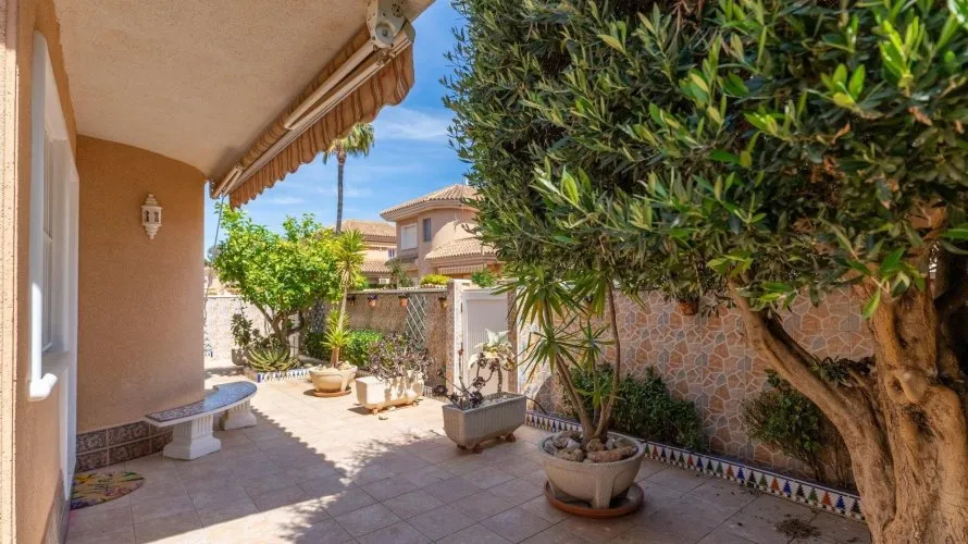 Villa de 3 dormitorios en Torrevieja, Spain No. 610 № 15