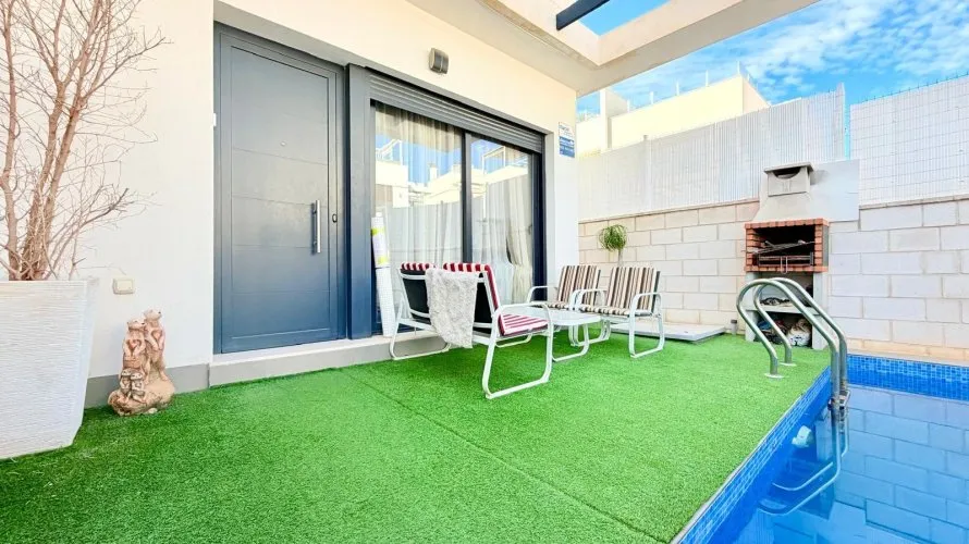 Apartamento de 3 dormitorios en La Florida, España No. 1275 № 2