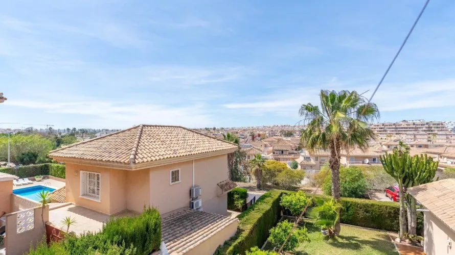 Villa de 3 dormitorios en Torrevieja, Spain No. 610 № 14
