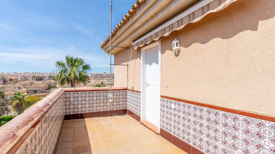 Villa de 3 dormitorios en Torrevieja, Spain No. 610 № 16