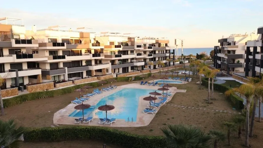 Apartamento de 2 dormitorios en Torrevieja, Spain No. 616 № 20