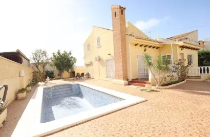 Apartamento de 4 dormitorios en Playa Flamenca II, Spain No. 1014