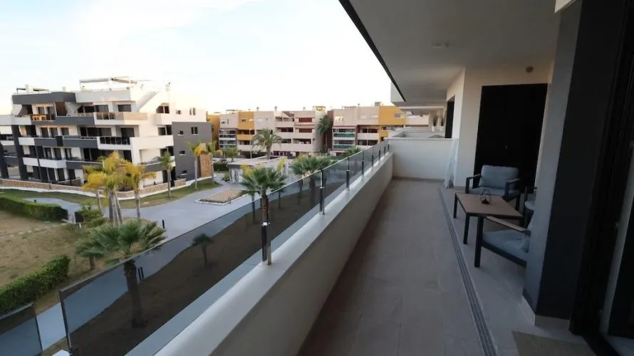 Apartamento de 2 dormitorios en Torrevieja, Spain No. 616 № 19