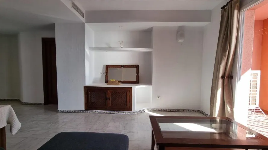 Apartamento de 2 dormitorios en Torrevieja, España No. 608 № 4