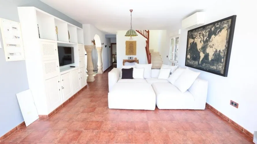 Apartamento de 4 dormitorios en Villamartin, España No. 1129 № 2