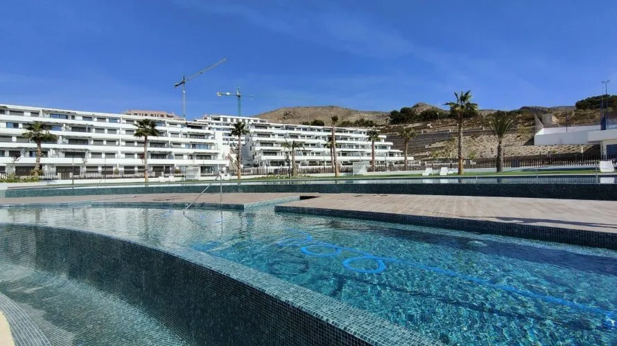 Apartamento de 2 dormitorios en Finestrat, España No. 981 № 28