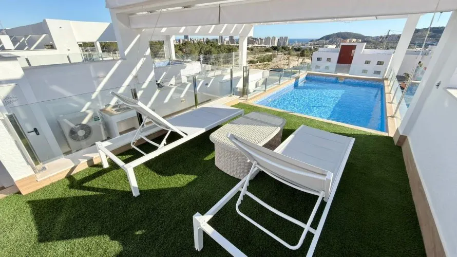Bungalow de 2 dormitorios en Finestrat, España No. 1249
