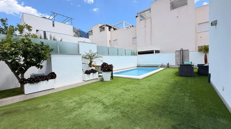 Villa de 5 dormitorios en Torrevieja, Spain No. 1357 № 2