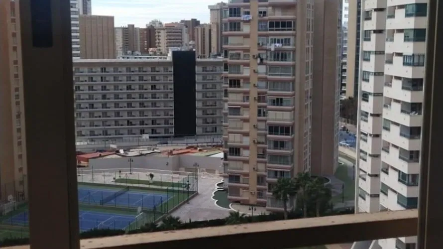 Apartamento de 2 dormitorios en Benidorm, España No. 1047 № 2
