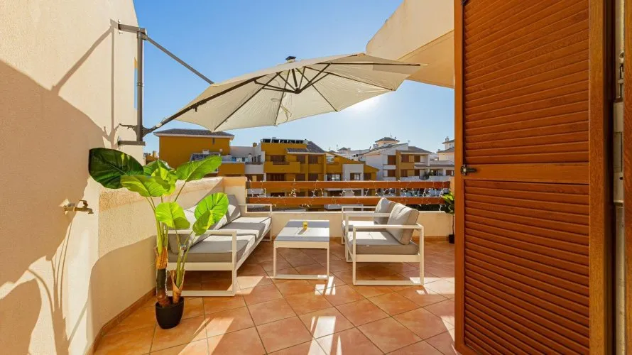 Apartamento de 2 dormitorios en Torrevieja, España No. 939 № 18