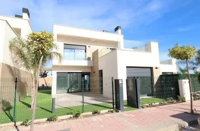Apartamento de 3 dormitorios en Los Alcázares, España No. 1034