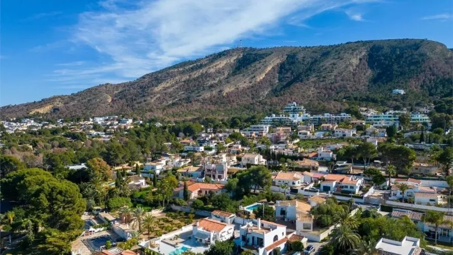 Villa de 4 dormitorios en Albir, España No. 1156 № 1
