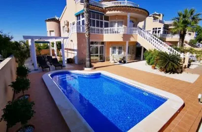 Apartamento de 256m² en La Florida, Spain No. 1058