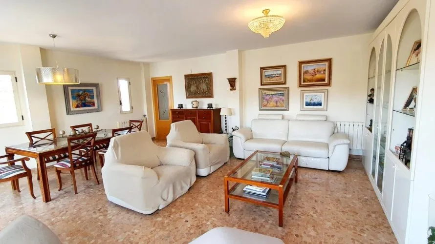 Apartamento de 4 dormitorios en L'Alfàs del Pi, España No. 1261 № 2