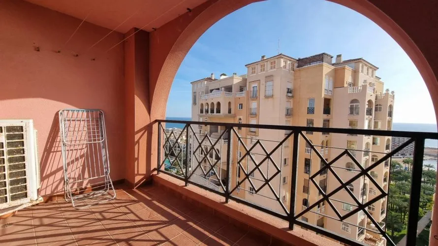 Apartamento de 2 dormitorios en Torrevieja, España No. 608 № 1