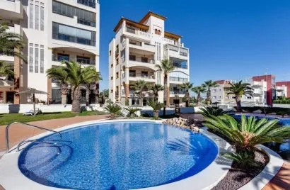 Apartamento de 3 dormitorios en Guardamar del Segura, España No. 1017