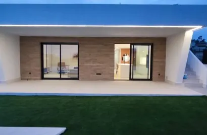 Villa de 3 dormitorios en Ciudad Quesada, Spain No. 569
