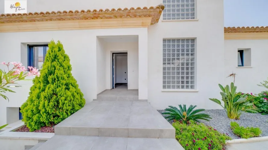 Villa de 5 dormitorios en Calpe, Spain No. 842