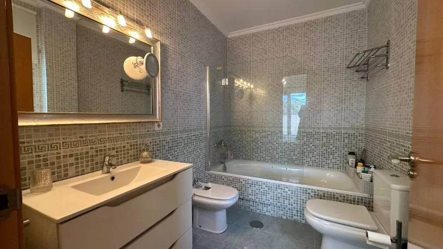 Apartamento de 4 dormitorios en L'Alfàs del Pi, España No. 1261 № 23