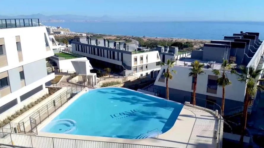 Apartamento de 3 dormitorios en Gran Alacant, España No. 1200 № 3
